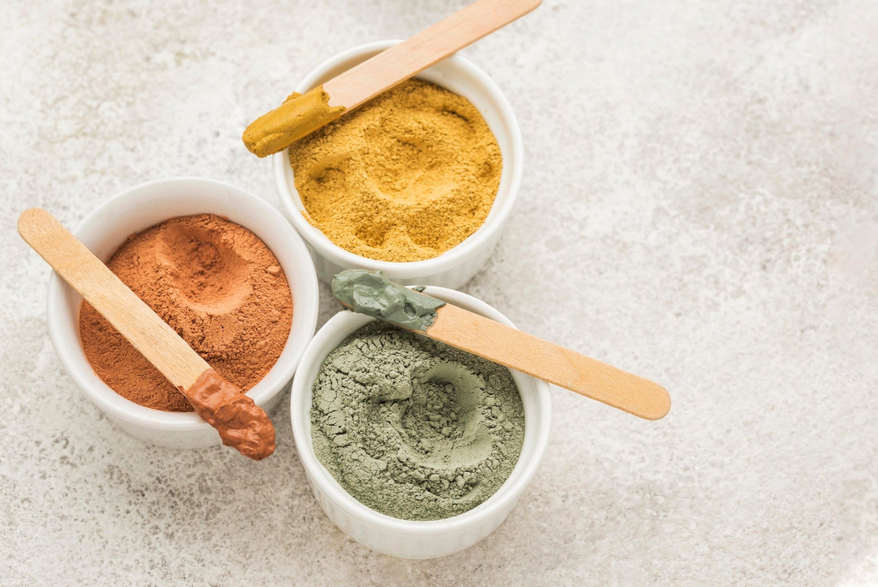 Poudres Ayurvédiques : Le Secret Naturel Pour Sublimer Vos Cheveux